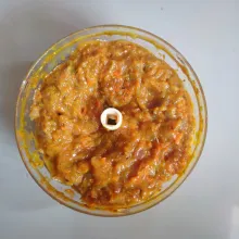 Campurkan daging ikan bandeng, telur, wortel dan bumbu halus tumis.