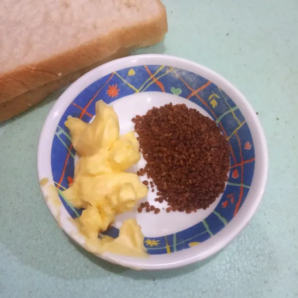 Campur jadi satu mentega dan brown sugar, aduk rata.