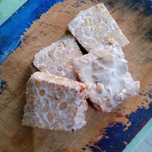Siapkan tempe.