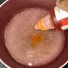 Step memasak seperti yang pertama. Sagu mutiara kedua tambahkan warna saat sudah bening, dan tambahkan gula. Masak hingga matang dan sisihkan