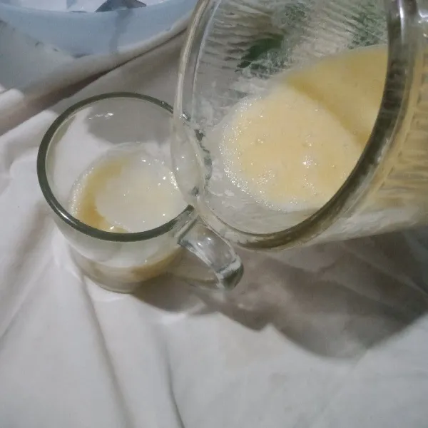 Tuang jus ke dalam gelas sebelum di nikmati aduk rata terlebih dahulu, nikmat di sajikan dingin.