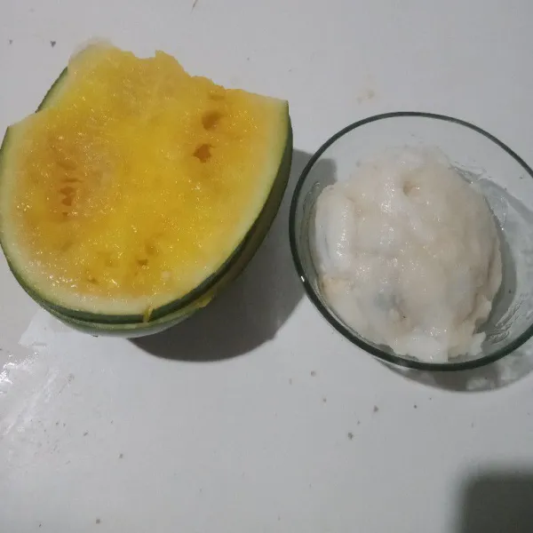 Siapkan bahan dan blender.