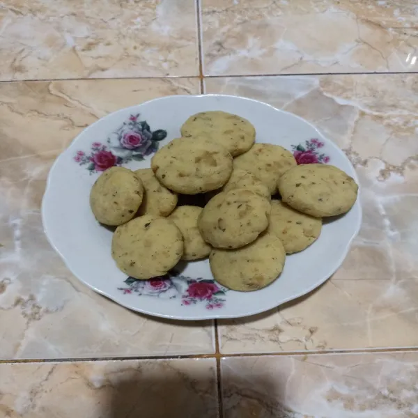 Lakukan hingga semua adonan kentang habis.