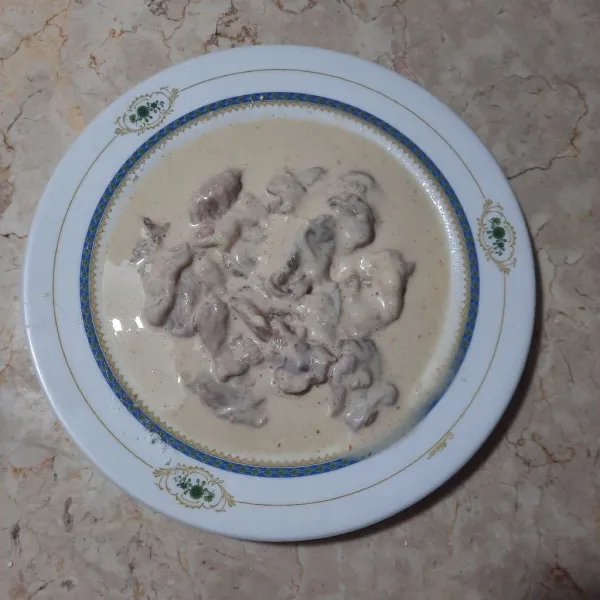 Masukan daging kedalam larutan tepung.