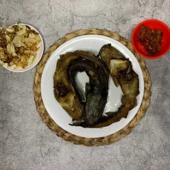 Lele goreng kubis goreng sambel