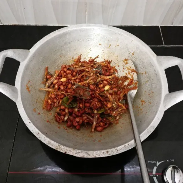 Masak hingga bumbu meresap, lalu angkat.