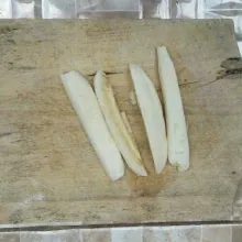 Siapkan pisang.