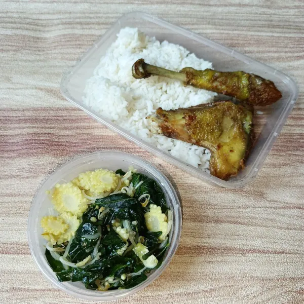 Masukkan kedalam kotak makanan dan siap dibawa untuk bekal.