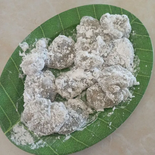 Masukkan kedalam lemari es atau langsung digoreng