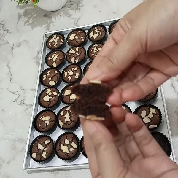 Luarkan kres dalamnya lembut.