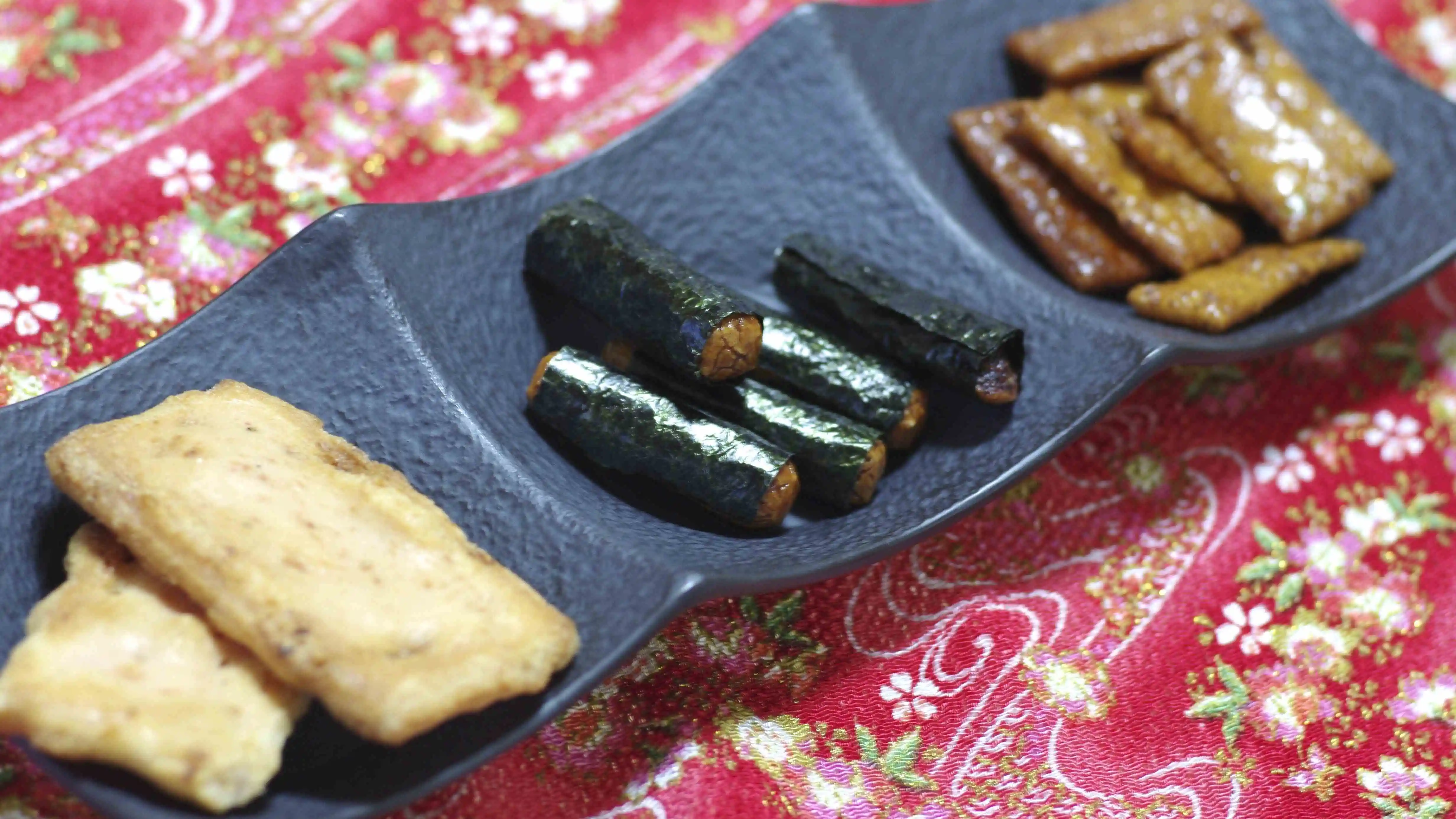 potret Okaki snack Jepang halal