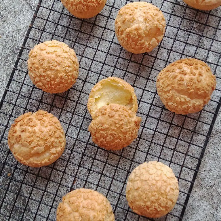 Choux Au Craquelin Oven Tangkring
