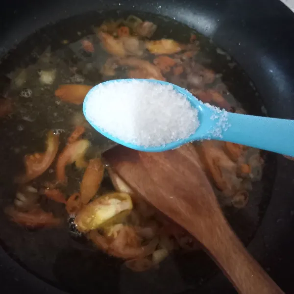 Beri gula,garam dan kaldu bubuk
