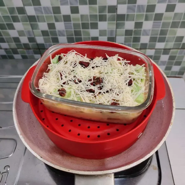 Kukus puding selama 30 menit hingga matang.