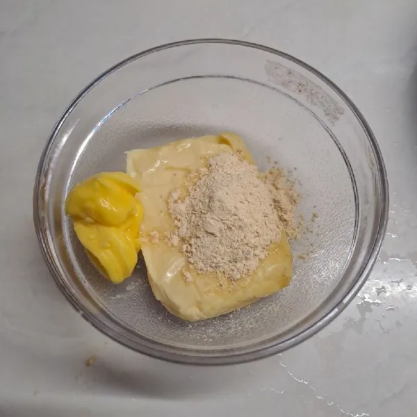 Olesan : Campur jadi satu keju oles, margarin dan bubuk bawang putih.