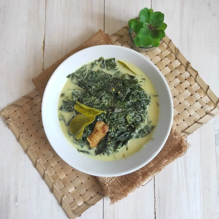 Sayur Daun Singkong Bumbu Kuning