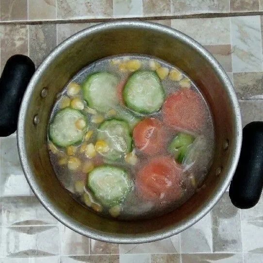 Masak hingga sayur empuk. Siap disajikan!