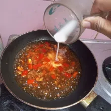 Setelah mendidih tambahkan larutan maizena.