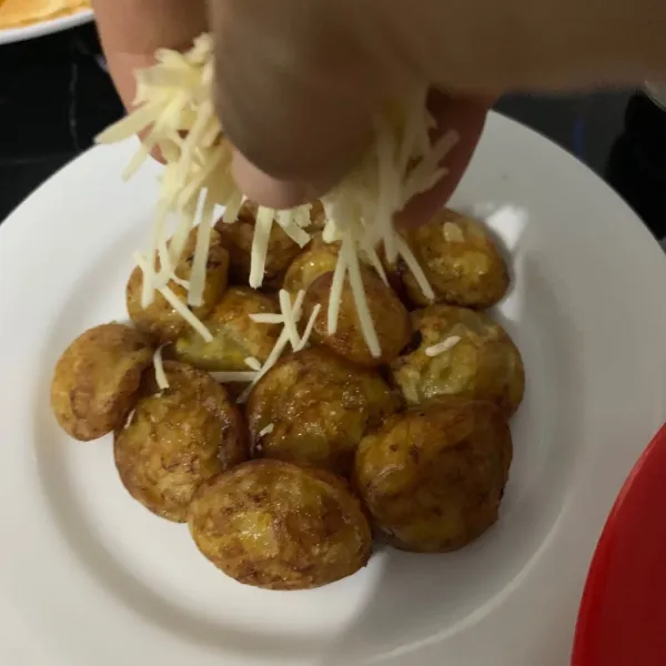 Taburi keju di atasnya
