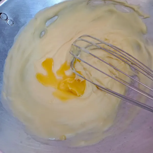 Tambahkan butter/margarin aduk rata. Lalu tutup vla jika belum digunakan.
