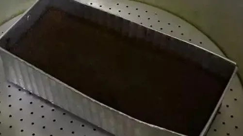 Tuang ke dalam loyang yang sudah diolesi margarin lalu panggang selama 25-30 menit dengan suhu 170°C.
