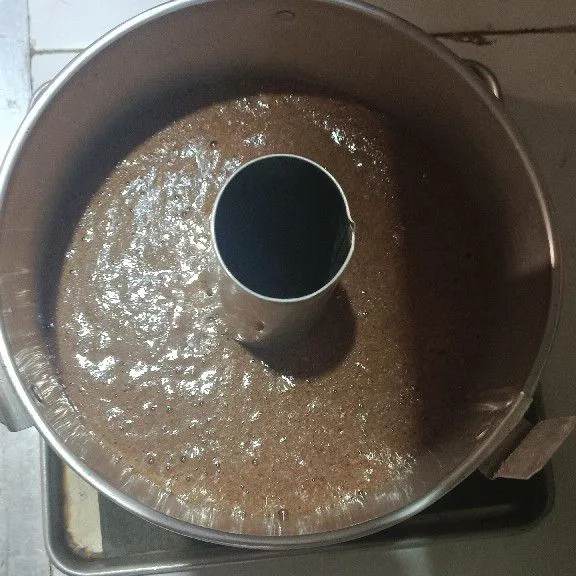Tuang ke loyang khusus chiffon. Panggang kurang lebih 45-50 menit