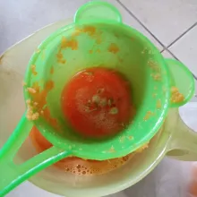 Saring jus dan beri perasan jeruk nipis.