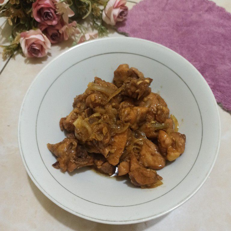 Dada ayam fillet teriyaki dengan saus teriyaki yang menggugah selera