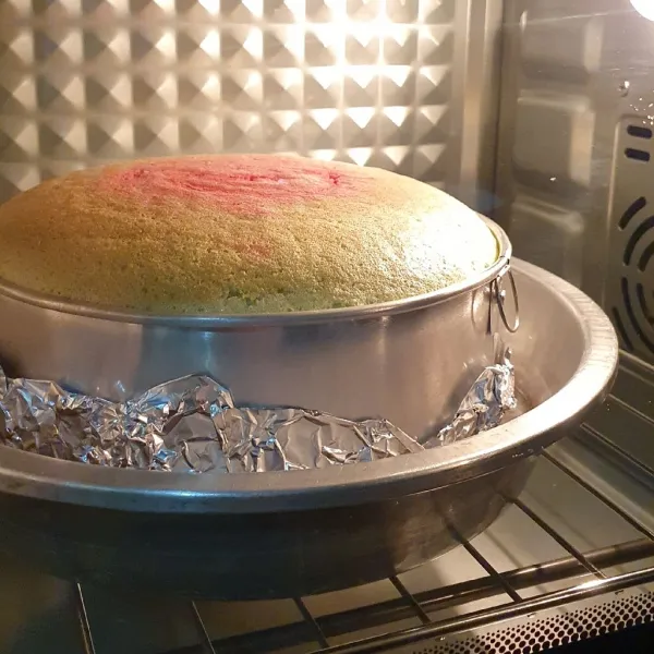Panggang dengan teknik water bath di suhu 150°C selama 90 menit.
