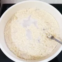 Tambahkan kecap asin, koreksi rasa.