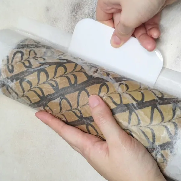 Gulung dan padatkan.