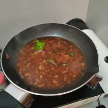 Masak hingga mendidih, masukan kacang tanah, kemudian koreksi rasa.
