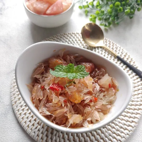 Tuang dalam mangkok dan siap disajikan.