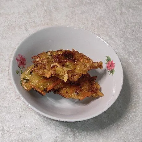 Bakwan yang sudah siap ditata dalam mangkok atau piring siap untuk disajikan. Selamat menikmati☺️