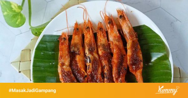 Udang Bakar Jimbaran dengan sambal dabu-dabu dan nasi hangat