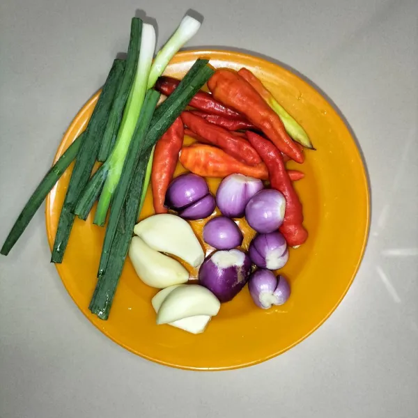 Siapkan bumbu.