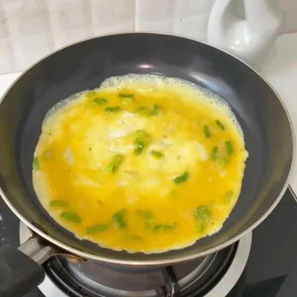Panggang telur dengan sedikit mentega
