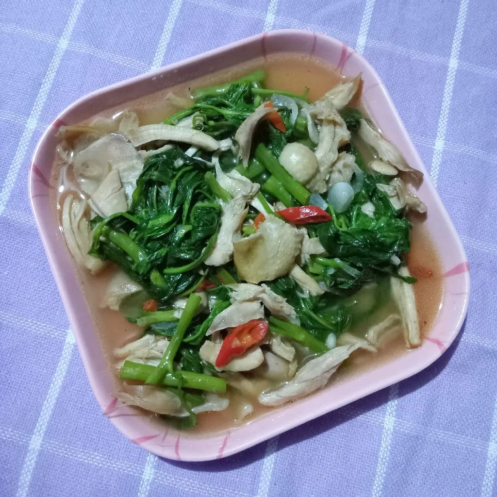 Tumis Kangkung Ayam Suir