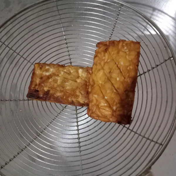 goreng tempe sampai matang,tiriskan