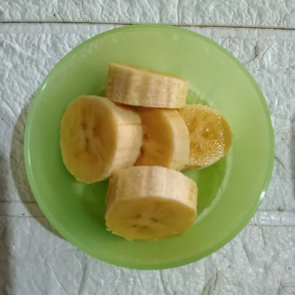 potong-potong pisang untuk topping