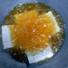 Panaskan minyak goreng hingga matang dan siap disajikan.