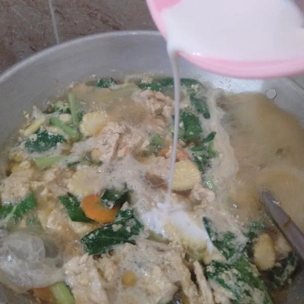 Masukkan larutan tepung maizena