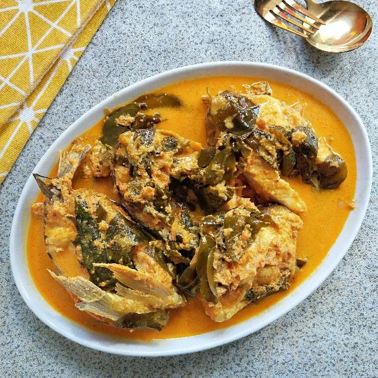 Gulai Ikan Gariang Daun Kesambi