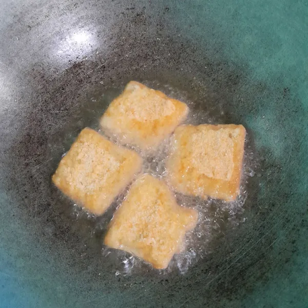 Goreng sampai kuning keemasan.