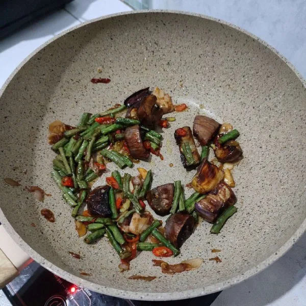 Masak hingga bumbu meresap, kemudian matikan api.