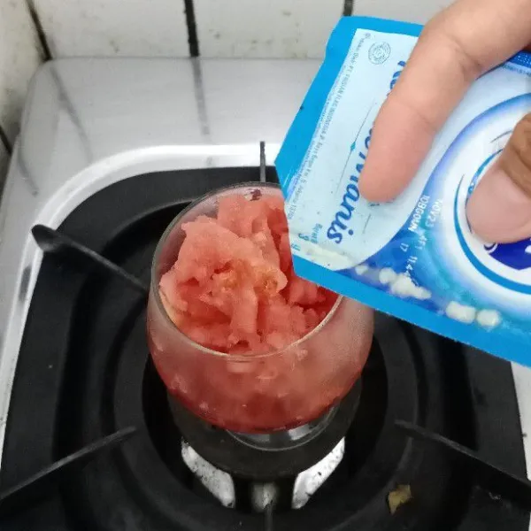 Tuang susu kental manis secukupnya. Siap dinikmati