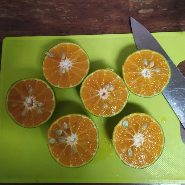 Belah jeruk.