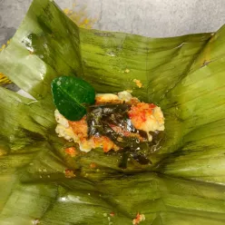 Pepes Ayam Daun Jeruk Pedas