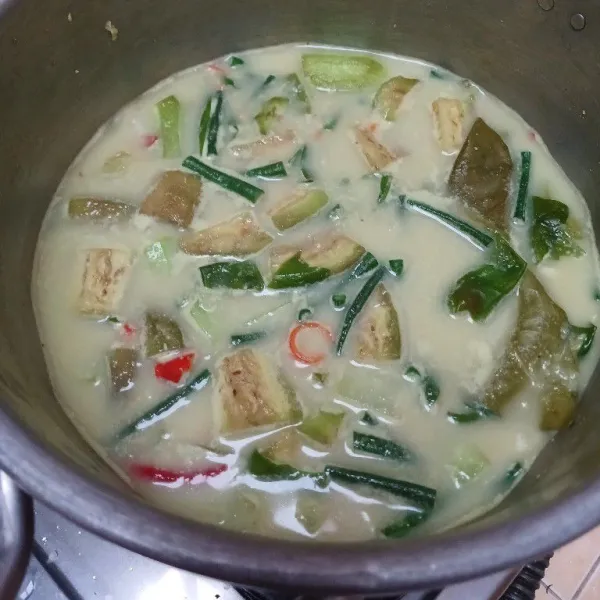 Setelah sayuran matang angkat dan sajikan.