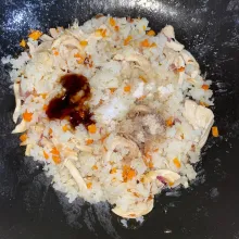 Bumbui dengan saus tiram, garam, kaldu bubuk dan merica. Aduk rata sampai bumbu meresap.